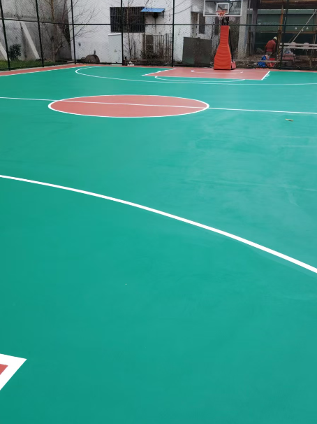 泾阳 球场长期使用易出现地面开裂